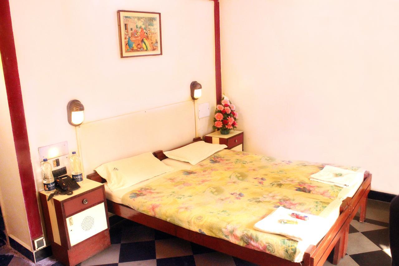 Hotel Homeland Pune Bagian luar foto